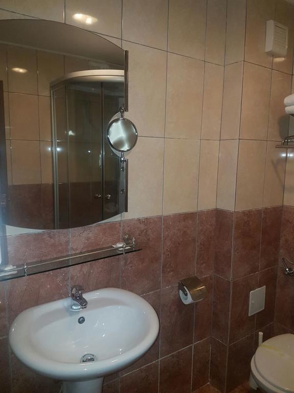 קריובה Hotel Lido מראה חיצוני תמונה