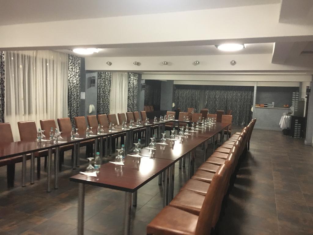 קריובה Hotel Lido מראה חיצוני תמונה
