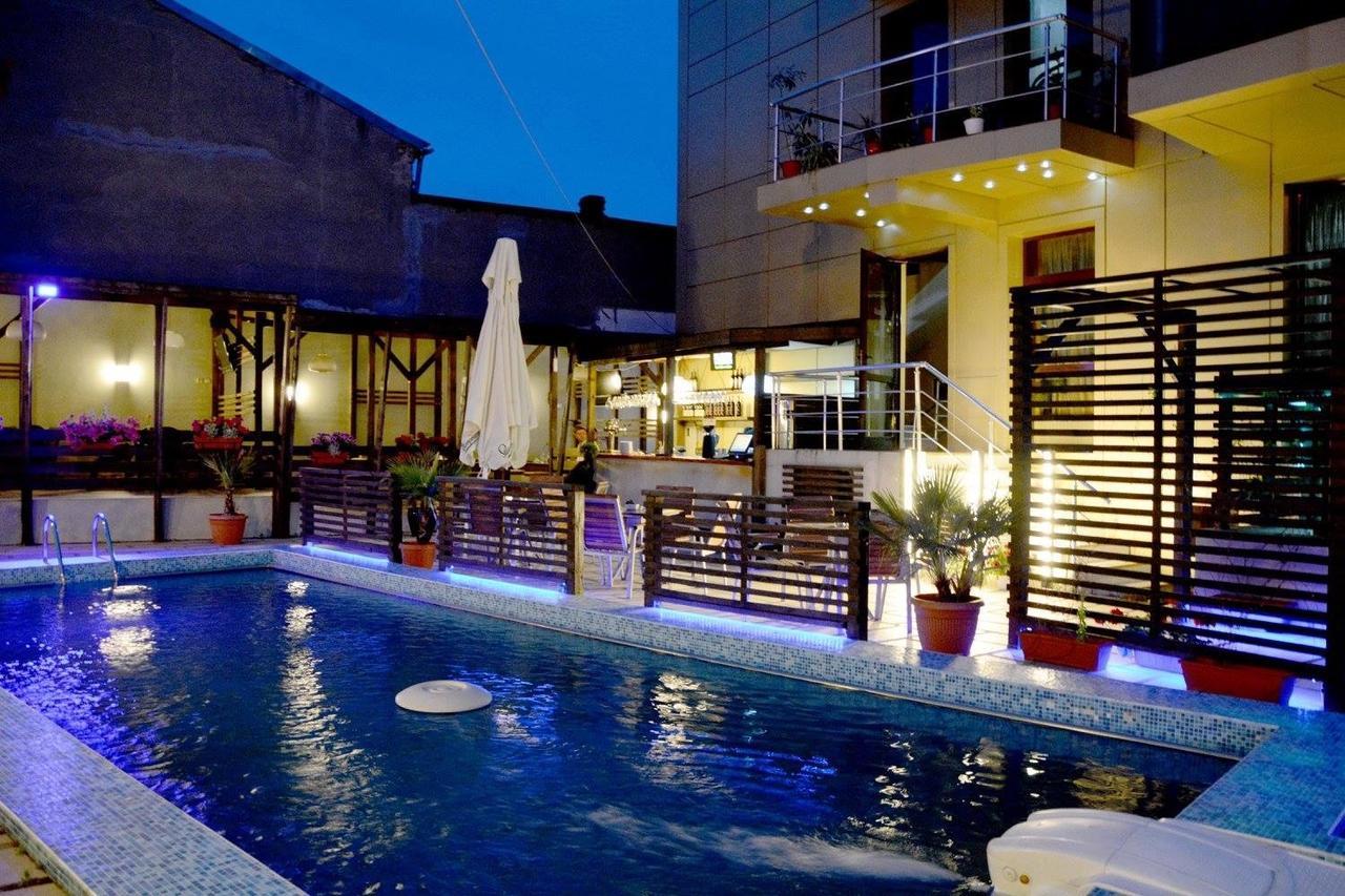 קריובה Hotel Lido מראה חיצוני תמונה